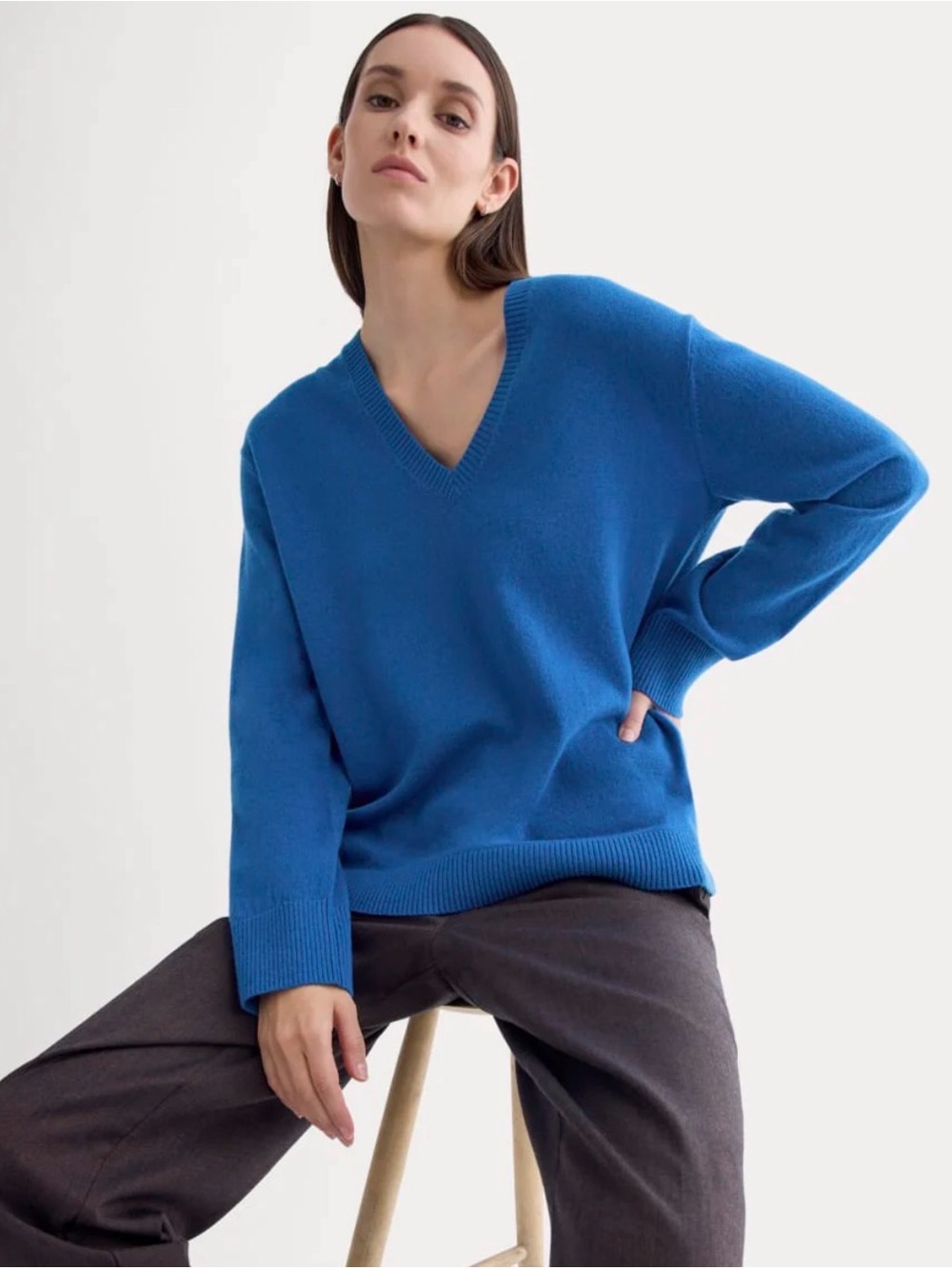 Everlane V-neck Cashmere Sweater in Heathered Blue